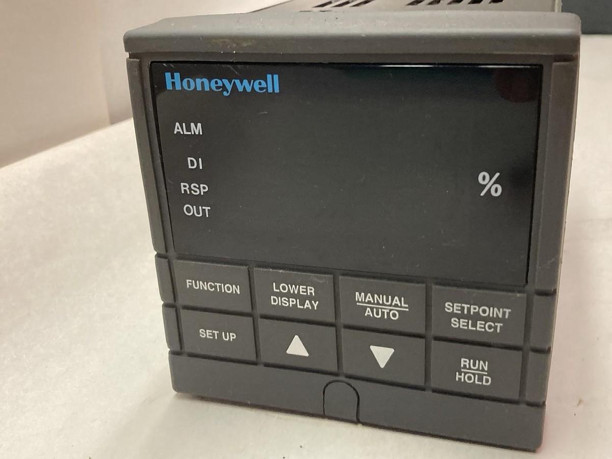 Used Honeywell,UDC3000 Versa-Pro,Controller 90-264Vac 50/60Hz 18Va