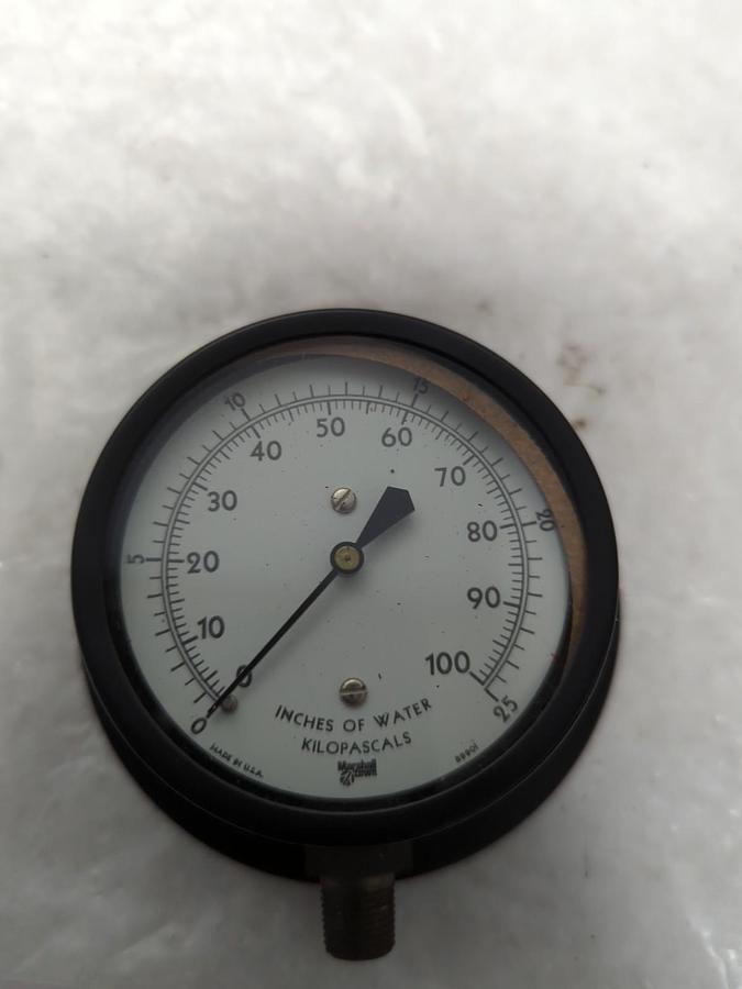 Used MARSHALL TOWN,89901,GAUGE 2-1/2 IN FACE 1/4 IN NPT BOTTOM CONNECTION PRE-OWNED