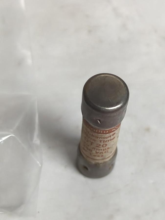 Used GOULD SHAWMUT,OT20,ONE-TIME 20 AMP FUSE LOT OF 4 PRE-OWNED