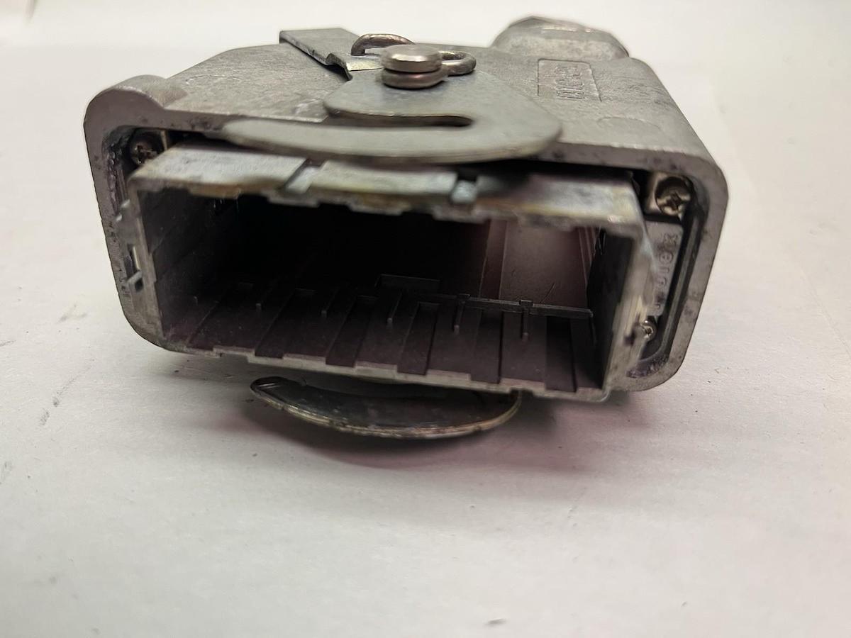 Used MOLEX,58697,PLC CABLE CONNECTOR