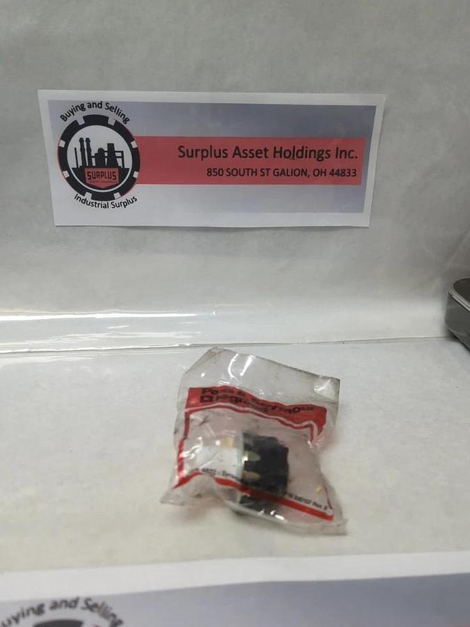 PASS & SEYMOUR,ALF77502,LEGRAND RECEPTACLE/LAMP HOLDER NOS