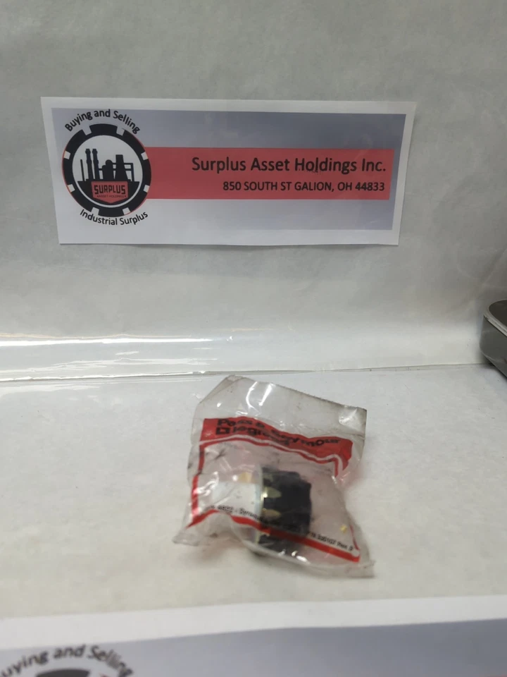 PASS & SEYMOUR,ALF77502,LEGRAND RECEPTACLE/LAMP HOLDER NOS