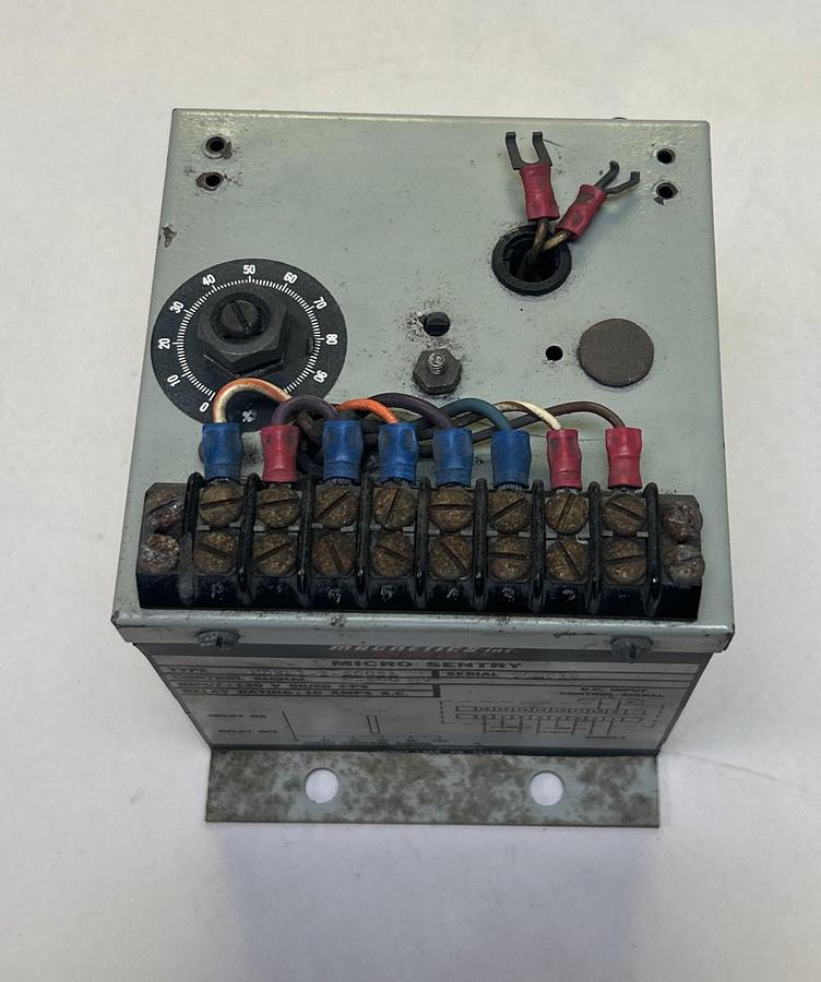Used MAGNETICS INC,HD2E1-1-50051,VOLTAGE TRANSDUCER 120V