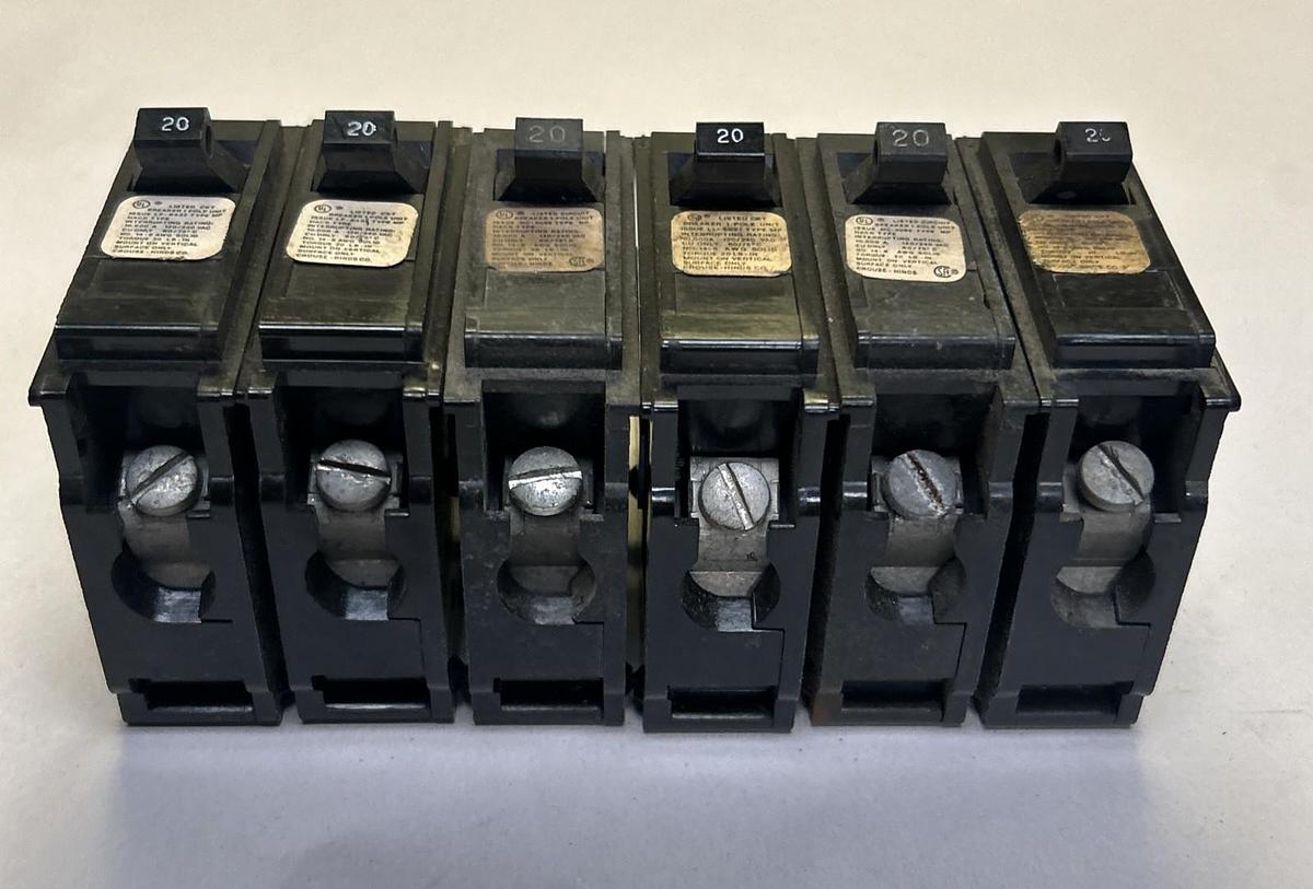Used CROUSE HINDS,MP120,CIRCUIT BREAKER 20A 120/240V 1P LOT OF 6