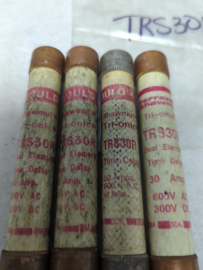 Used GOULD SHAWMUT,TRS30R,TRI-ONIC 30 AMP FUSE LOT OF 4 PRE-OWNED