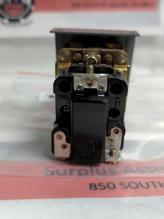 Used ALLEN BRADLEY,836-C6,SERIES A PRESSURE CONTROL SWITCH PRE-OWNED