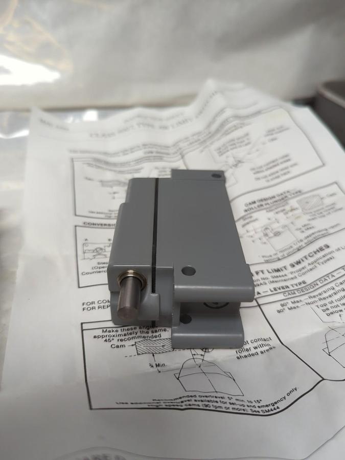 SQUARE D,9007 AW42,POSITION LIMIT SWITCH SERIES A NOS