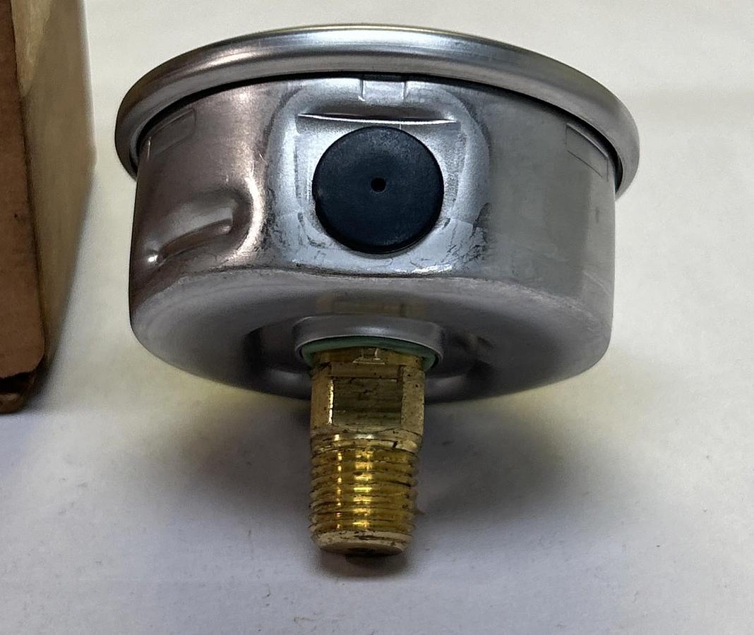 WIKA,21253,PRESSURE GAUGE 2.5INCH 5000PSI 1/4INCH NPT NOS