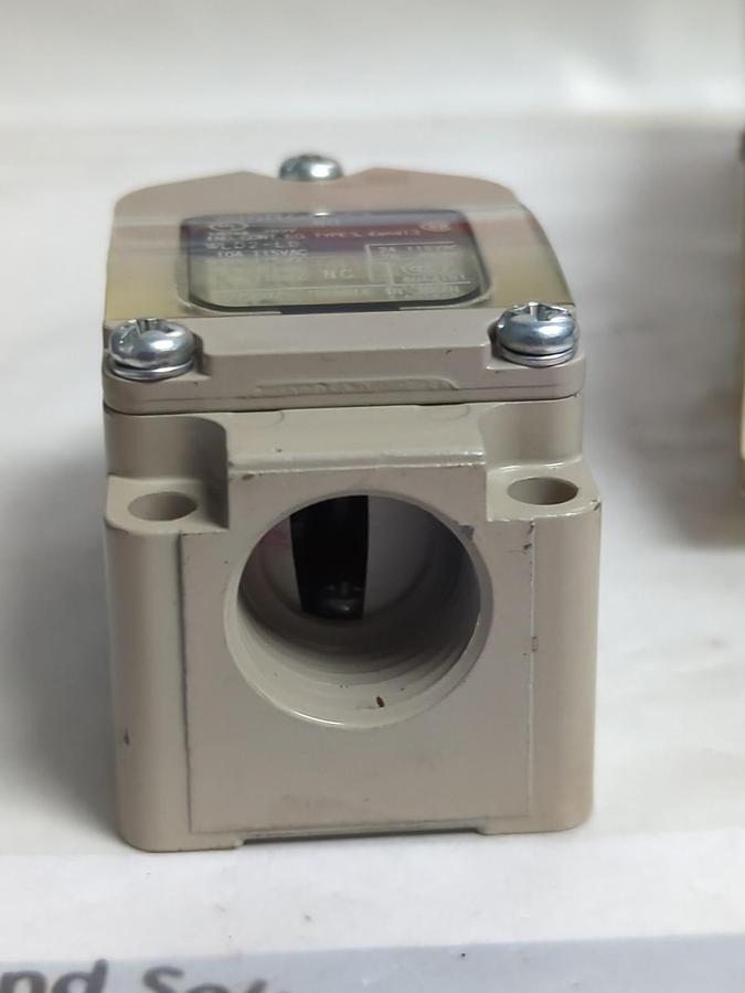 OMRON,WLD2-LD,LIMIT SWITCH NOS