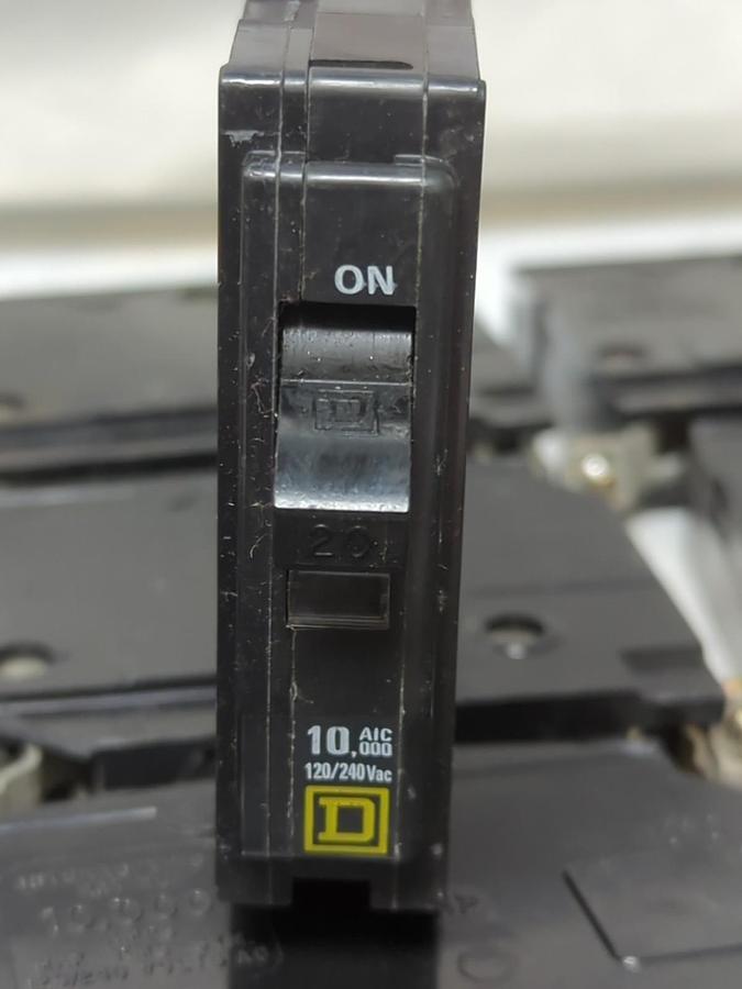 Used SQUARE D,QOB120,CIRCUIT BREAKER 20 AMP 1-POLE LOT OF 13 PRE-OWNED