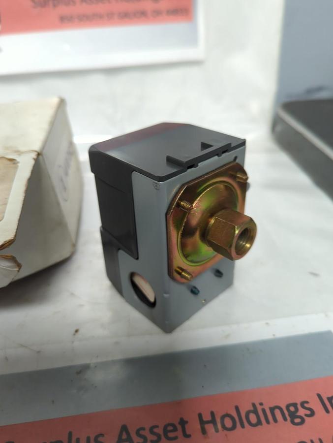 FURNAS,69MB6Y,SERIES A PRESSURE SWITCH WITH UNLOADER VALVE NOS