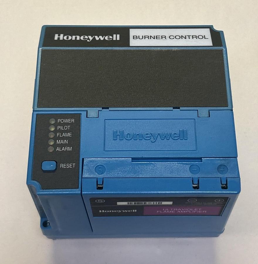 Used HONEYWELL,RM7890A1056,PRIMARY BURNER CONTROL RELAY MODULE