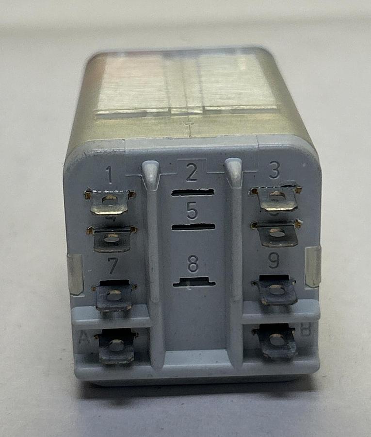 ALLEN BRADLEY,700-HB32A1,RELAY 10A 120V 50/60HZ NOS
