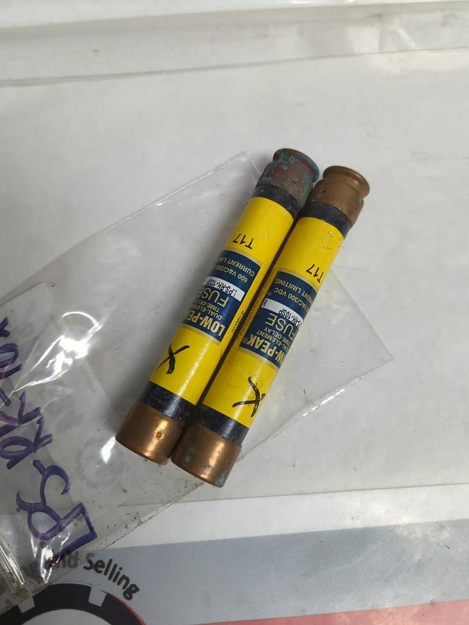 Used COOPER BUSSMANN,LPS-RK-10SP,LOW-PEAK 10 AMP FUSE LOT OF 2 PRE-OWNED