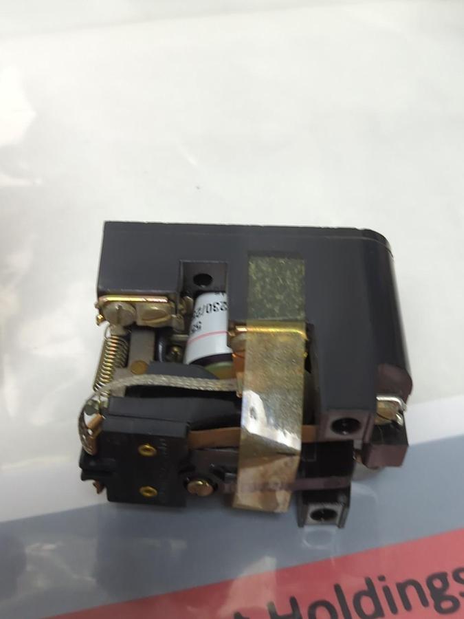 GE,CR2790E100J25,GENERAL PURPOSE RELAY 10A 300V NOS