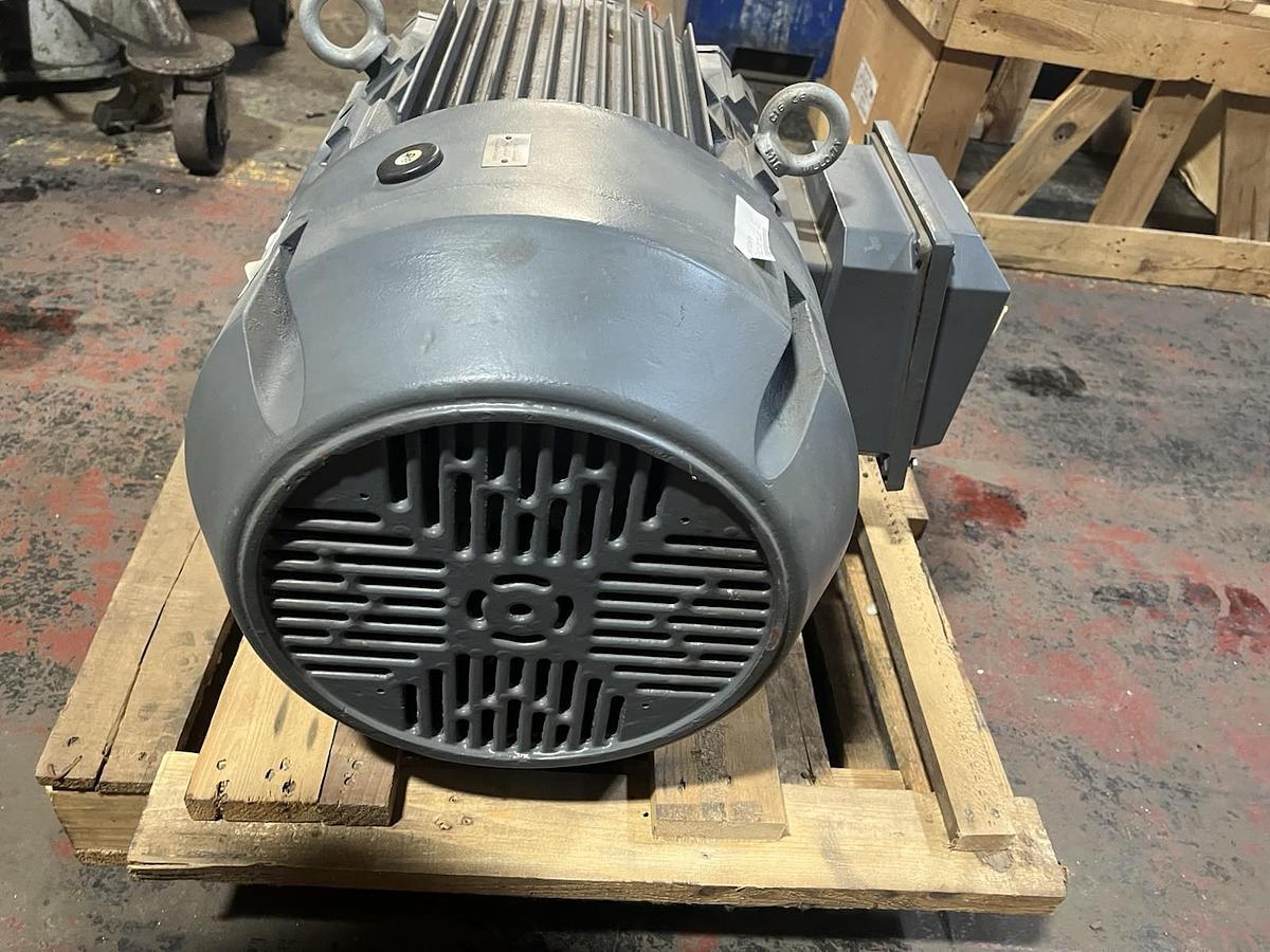 TECHTOP,GR3-CI-TF-324TS-2-BR-D-40,MOTOR 40HP 3555RPM 230/460V 3PH 324TS FR NOS