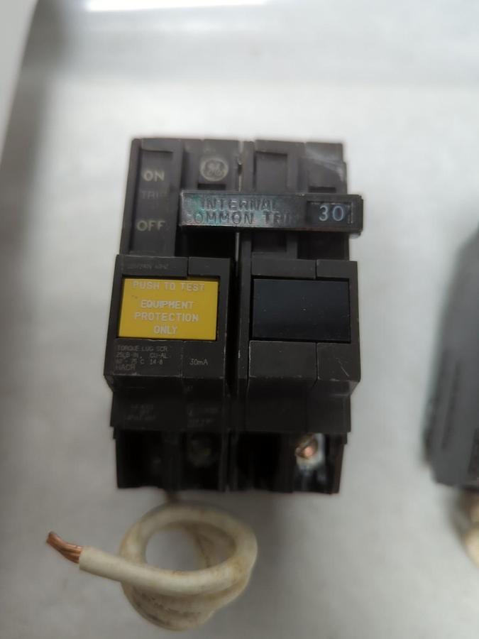 Used GENERAL ELECTRIC,THQB2130GF,CIRCUIT BREAKER  30AMP 2-POLE LOT OF 2 PRE-OWNED