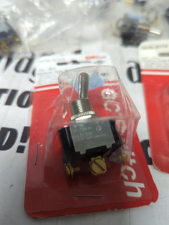 GC,35-1114,ON-ON MEDIUM DUTY BAT HANDLE TOGGLE LOT OF 8 NOS