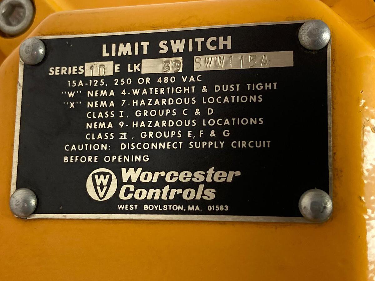 Used Flowserve,10E39SWW115A-R2,Series 39 Pneumatic Actuator Valve