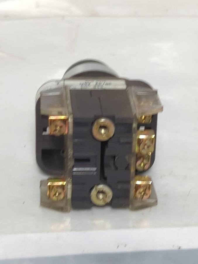 Used ALLEN BRADLEY,800T-QB10,SER T GREEN ILLUMINATED PUSH BUTTON PRE-OWNED