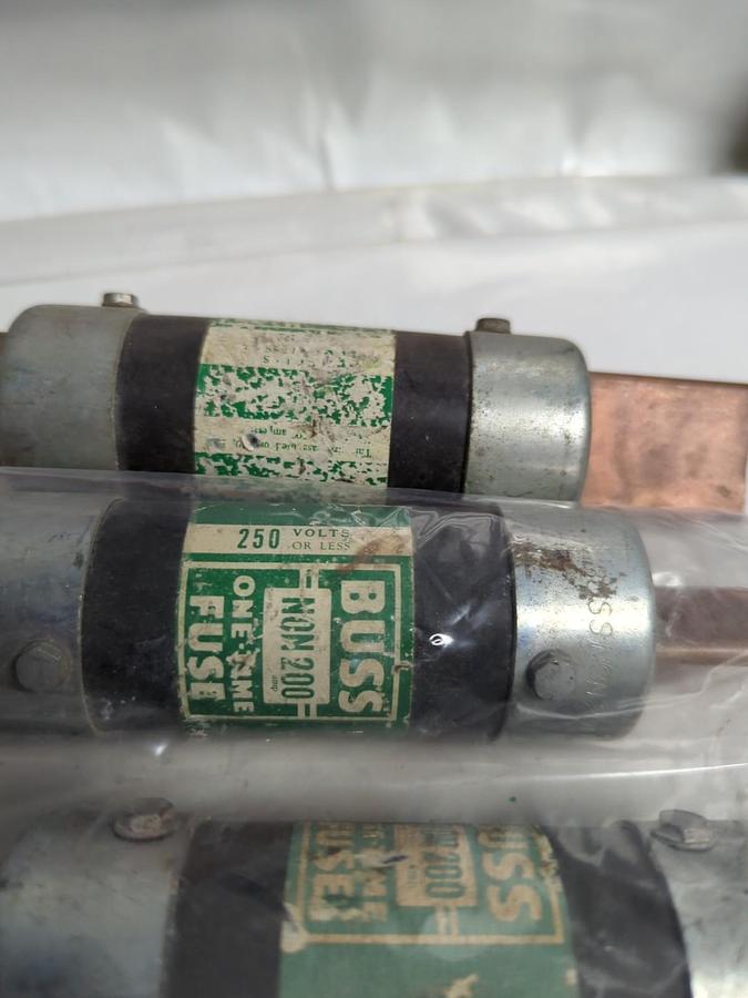 Used COOPER BUSSMANN,NON-200,ONE-TIME 200 AMP FUSE LOT OF 4 PRE-OWNED
