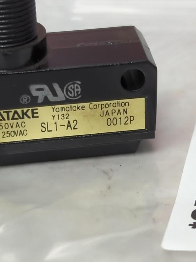 Used YAMATAKE,SL1-A2,ROLLER LIMIT SWITCH5A-125.250VAC 1/10HP PRE-OWNED