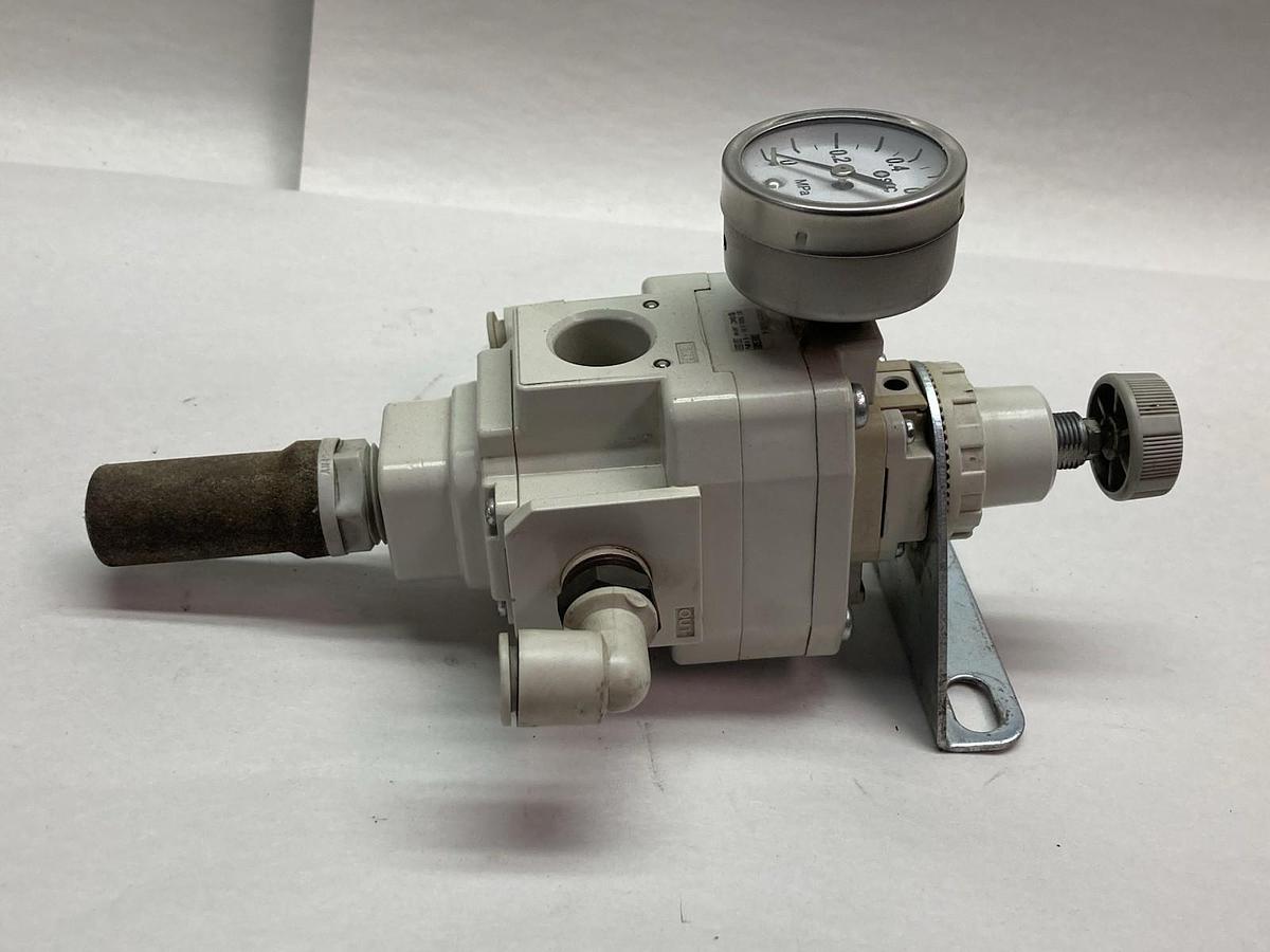 Used SMC,IR3020-03BG-A,Precision Air Regulator Relief Valve