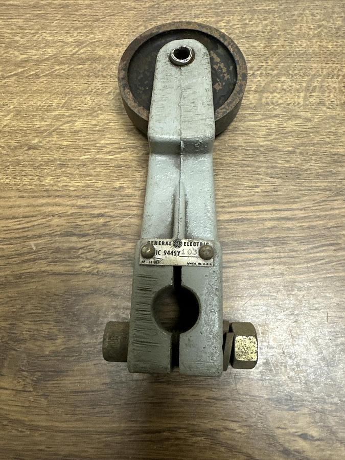 GE,IC9445Y103,Operating Lever NOS