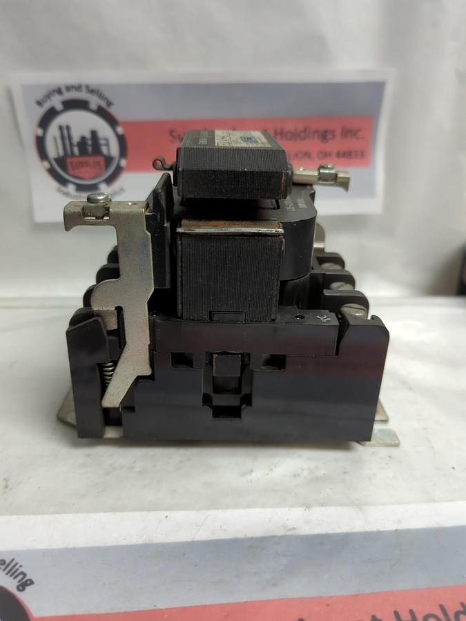 Used GE,CR360L403**AAZ,LIGHTING CONTACTOR 3-POLE 60 AMP PRE-OWNED