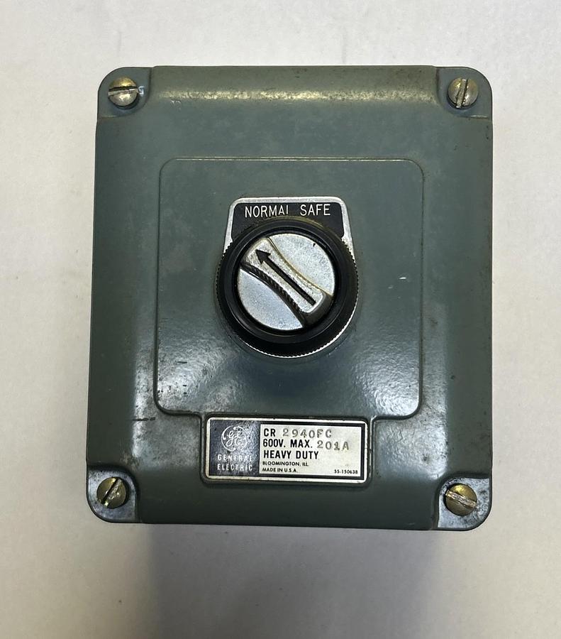 Used GENERAL ELECTRIC,CR2940FC,PUSH BUTTON CONTROL STATION