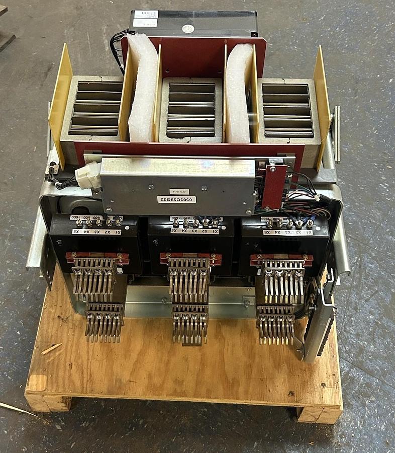 Used ALLIS-CHALMERS,LA-1600,AIR CIRCUIT BREAKER 1600A 600V EATON DIGITRIP TRIP UNIT