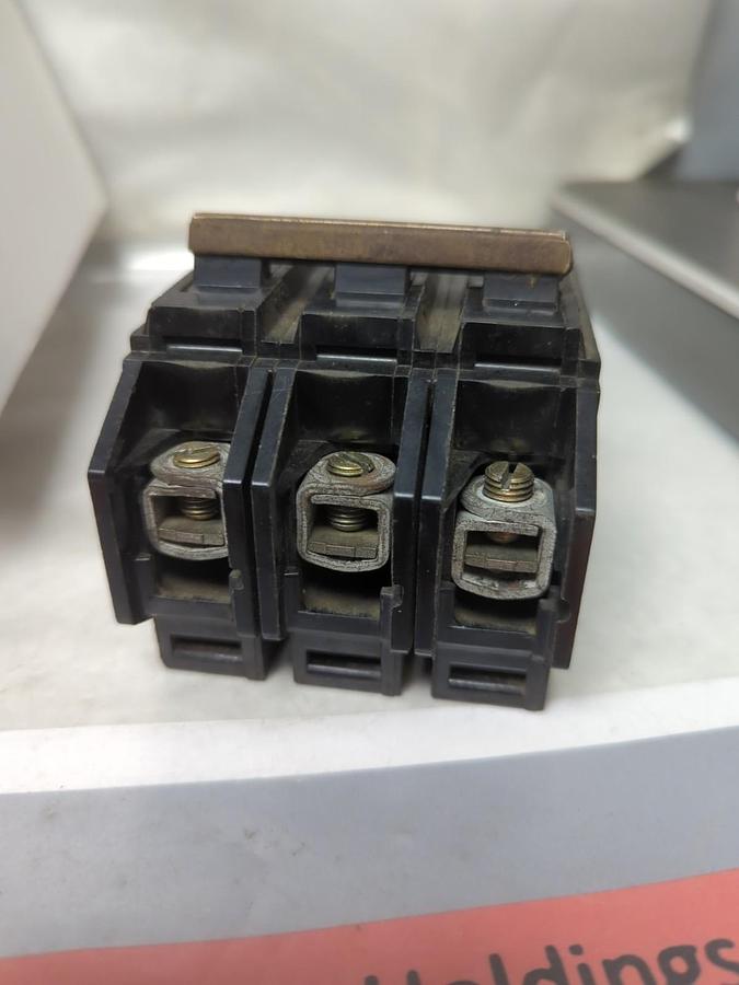 Used GENERAL ELECTRIC,THQC32015,CIRCUIT BREAKER 15 AMP 3-POLE PRE-OWNED