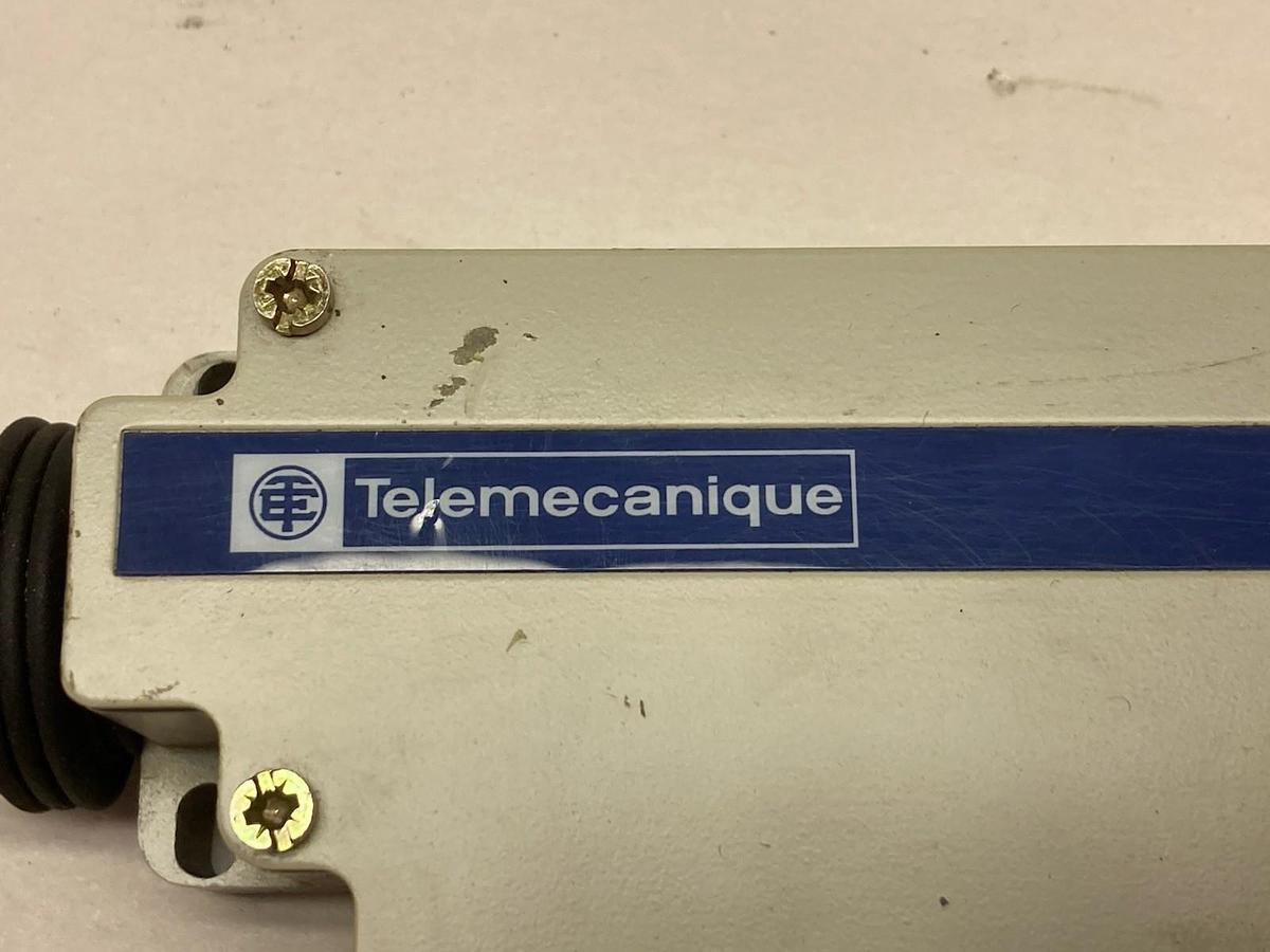 Used Telemecanique,XY2CE2A150,Cable Pull Switch 120V 2.6W