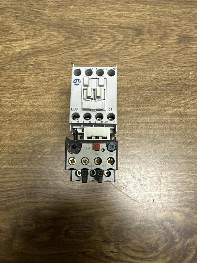 Used Allen Bradley,100-C09*10,w/193-TAB10 Overload Relay