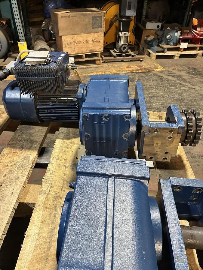 Used SEW EURODRIVE,FA77/G DRE90L4BE2HR/MM15/IV,GEAR MOTOR 1.5kW RATIO 94.93