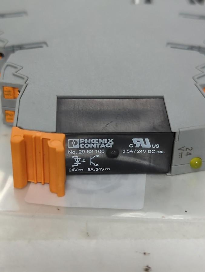 Used PHOENIX,29 82 100,TERMINAL BLOCK 3.5A/24V DC LOT OF 2 PRE-OWNED