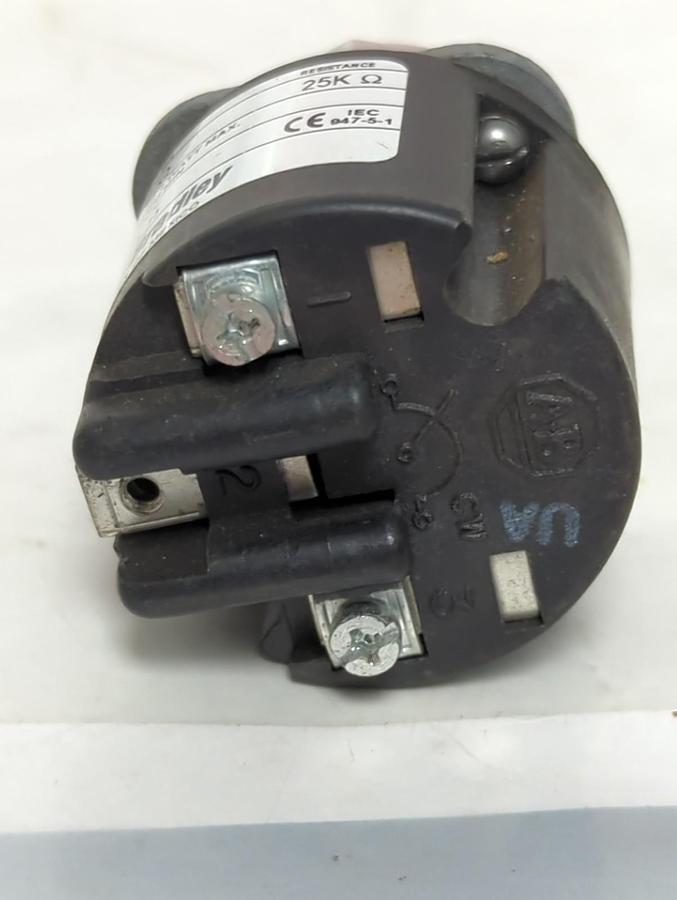 Used ALLEN BRADLEY,800T-U37,POTENTIOMETER 25KΩ SERIES Q PRE-OWNED