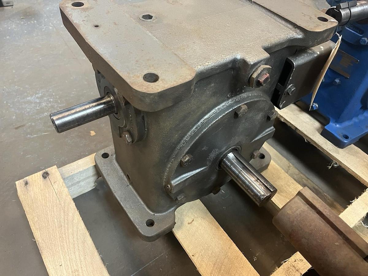 Used BROWNING,450U1-LR60F,WORM GEAR SPEED REDUCER RATIO 60 3.40HP 1750RPM