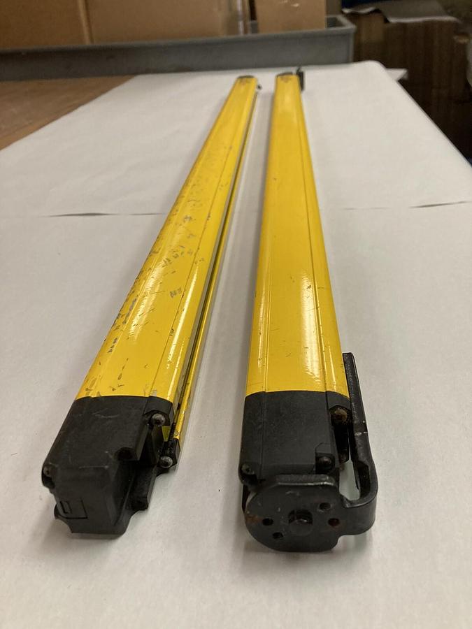 Used Keyence,GL-R44H,Light Curtain Transmitter with Receiver 860MM 24V