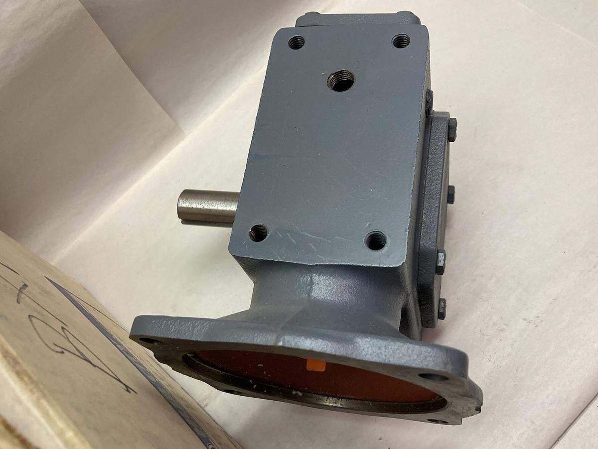 Hub City,0220-61210-214,Worm Gear Reducer Ratio 5:1 Model 214 Style B