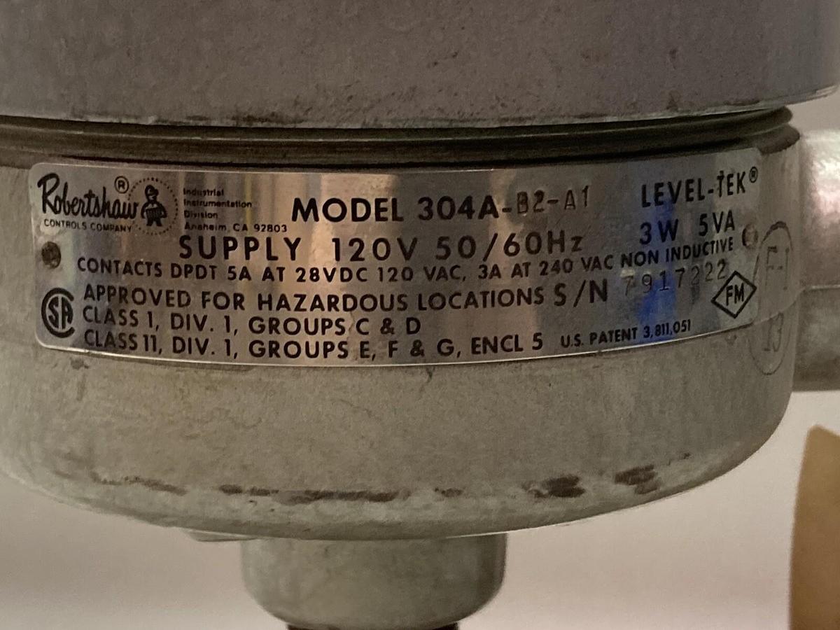 Used Robertshaw,304A-B2-A1,Level-Tek Capacitance Actuated Level Controller