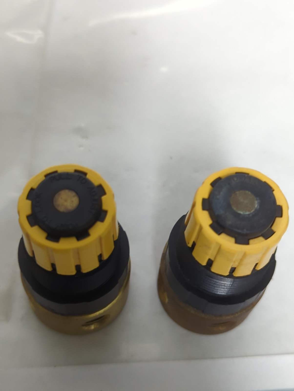 Used SCHRADER BELLOWS,58523040,PNEUMATIC PRESSURE REGULATOR 250 PSIG LOT OF 2 USED
