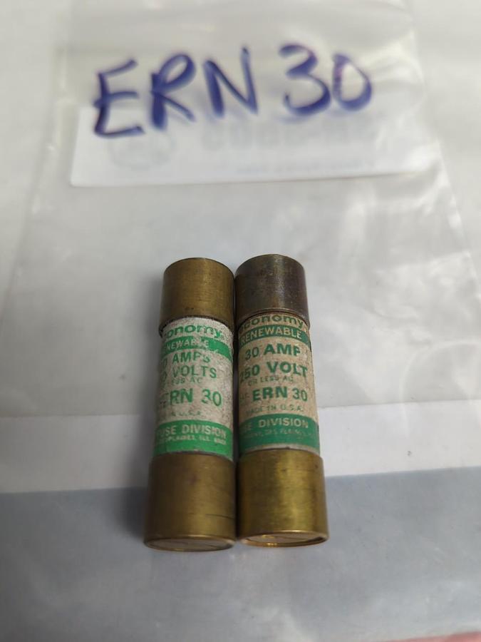ECONOMY,ERN-30,RENEWABLE 30 AMP FUSE LOT OF 2 PRE-OWNED