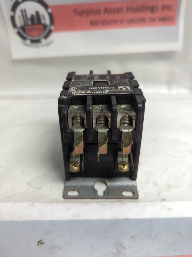 Used HONEYWELL,DP3040A 5002,DEFINITE PURPOSE CONTACTOR 3-POLE PRE-OWNED