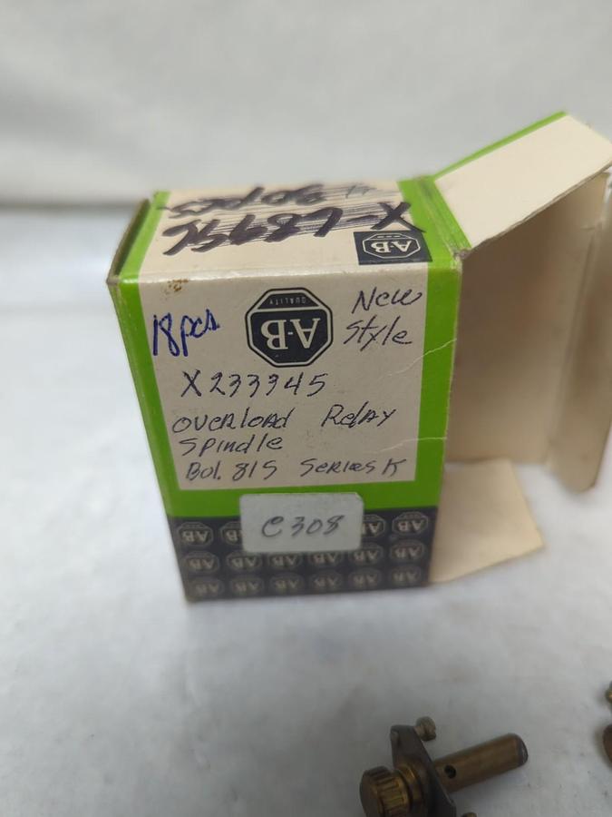 Used ALLEN BRADLEY,X-233345,OVERLOAD RELAY SPINDLE BOL 815 SERIES K LOT OF 18 USED