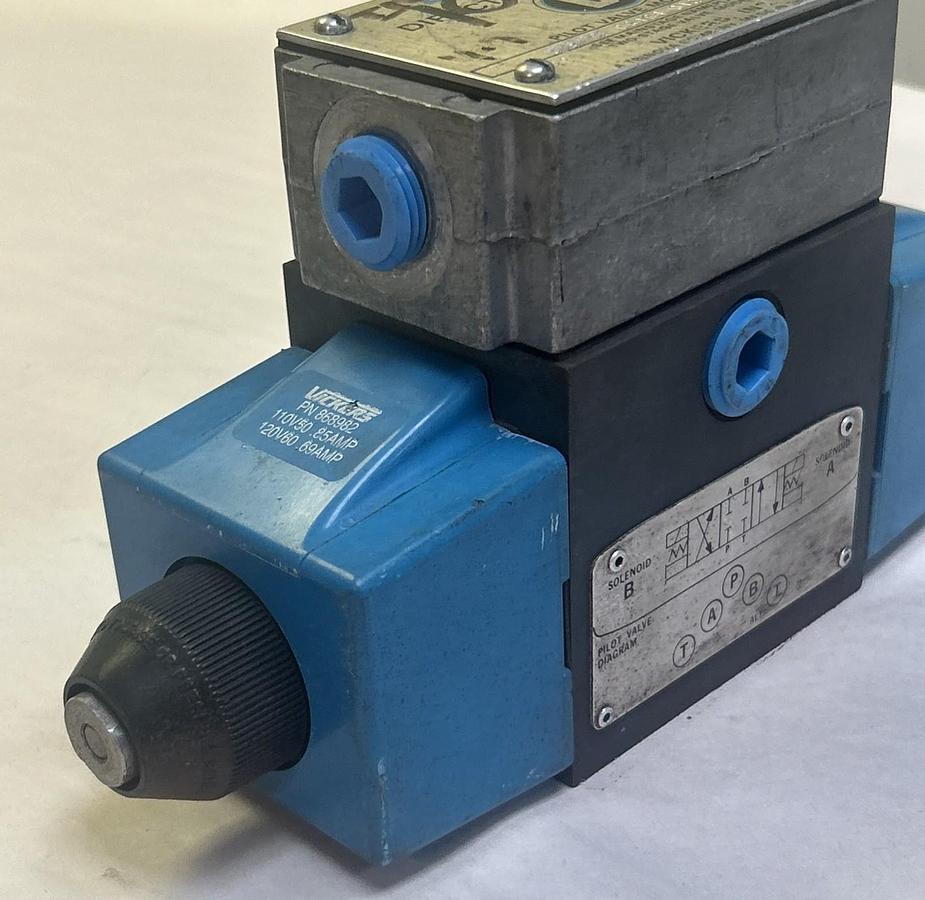 Used VICKERS,DG4S4W012CB60,DIRECTION PILOT VALVE