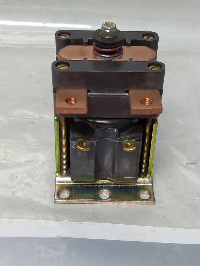 Used GENERAL ELECTRIC,CTTAA300AH124XN,CONTACTOR 24V 225A IC4482 PRE-OWNED