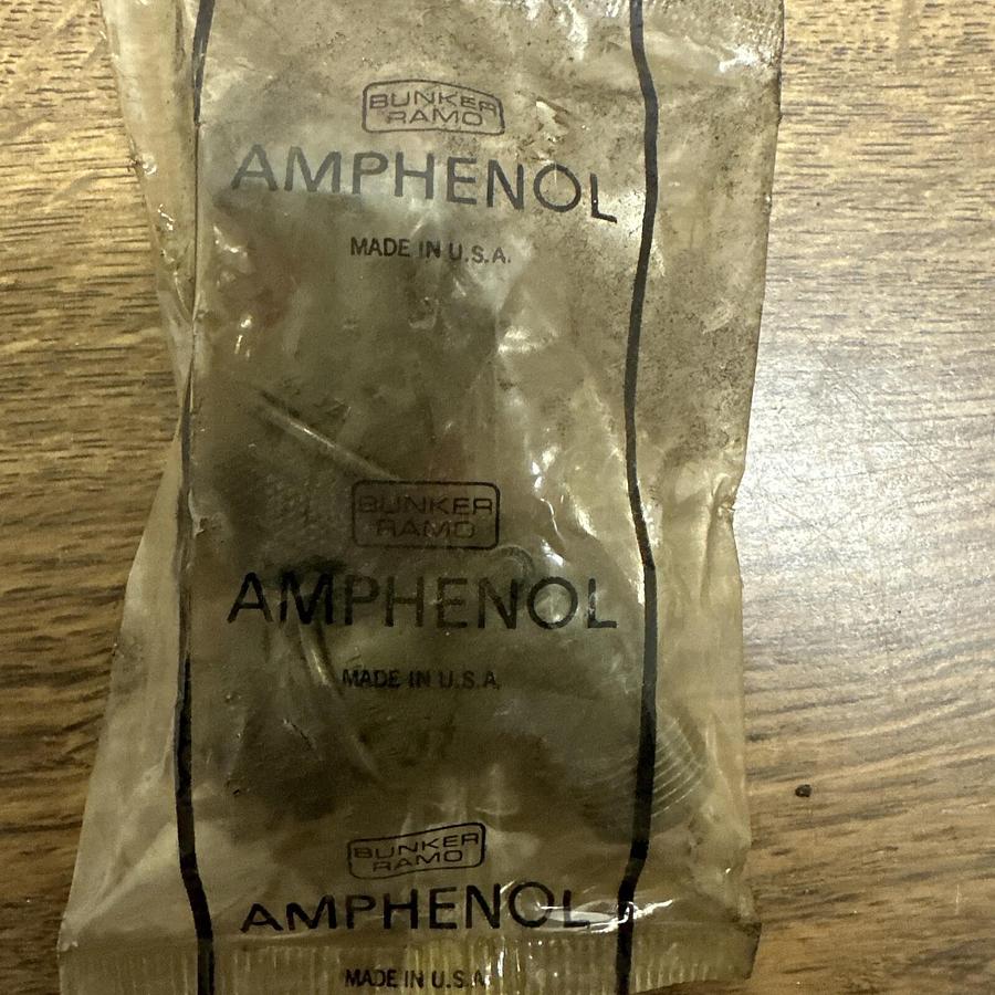 Used Amphenol,M3108B1OSL-3S,90 Degree 3 Pin Connectors Bag Of 2