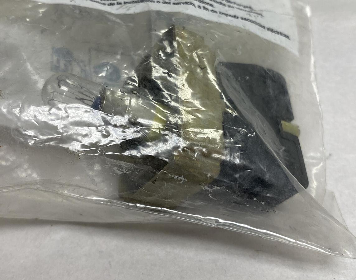 Used ALLEN BRADLEY,800E-2DL0,FULL VOLTAGE MODULE WITH LATCH NOS