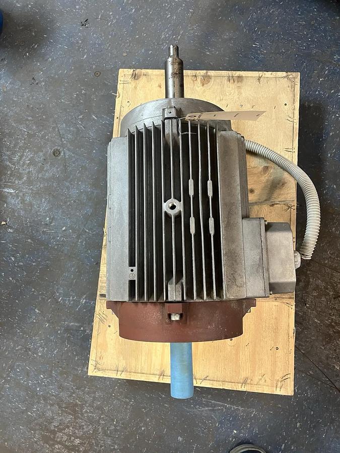 SOGA,9G160290XE175,DUAL SHAFT MOTOR 25HP 400V 3520RPM 3PH 160L/2